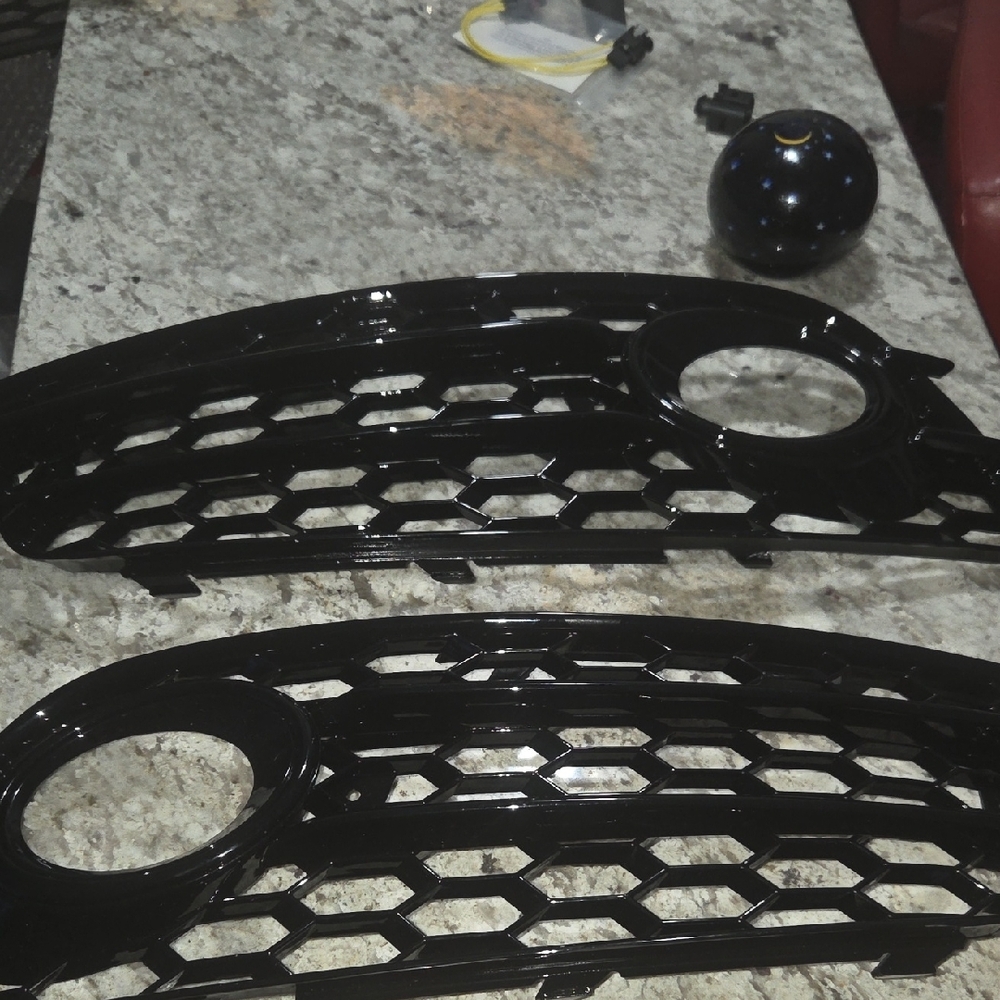 NEW AUDI Black Honeycomb Car Grille & Fog Lights